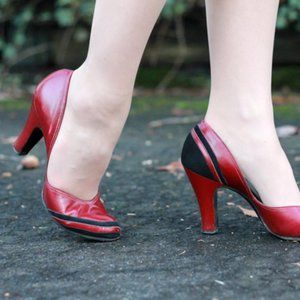 VINTAGE Johansen Maroon and Black Heels